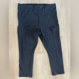 Athleta Ultimate Stash Pocket Crop leggings workout pants in Black womens size L